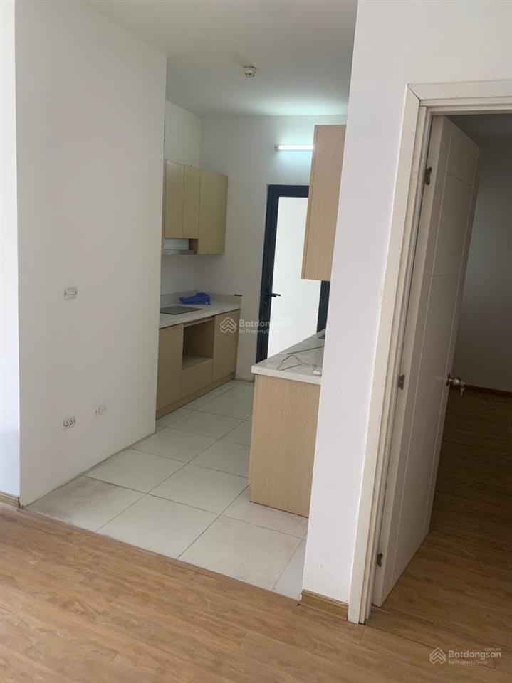 Cho thuê golden west  số 2 lê văn thiêm 2pn 82m², đủ đồ cơ bản, giá 13tr/tháng