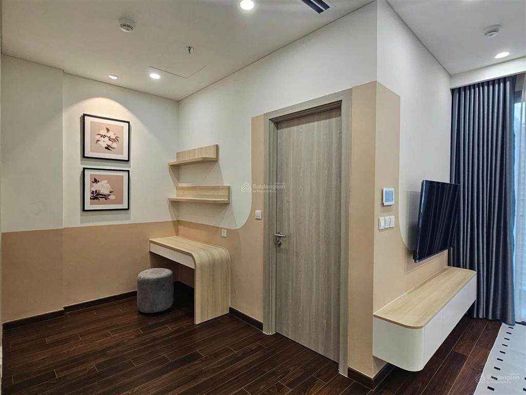 Cho thuê căn hộ chung cư central field 219 trung kính, 2pn đủ đồ đẹp 15tr.  0904 696 ***