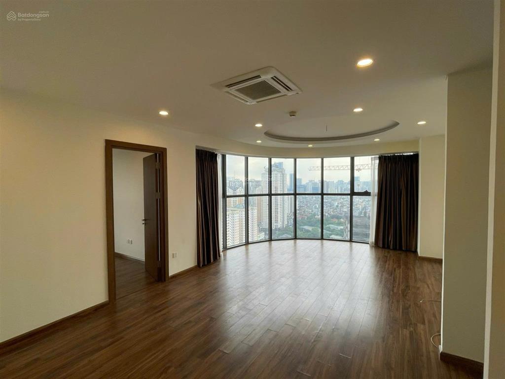 Chính chủ cho thuê căn hộ m3m4 nguyễn chí thanh141m, giá chỉ 15tr/tháng