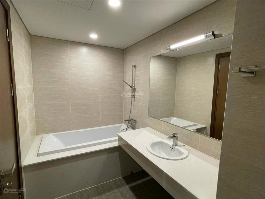 Chính chủ cho thuê căn hộ m3m4 nguyễn chí thanh141m, giá chỉ 15tr/tháng