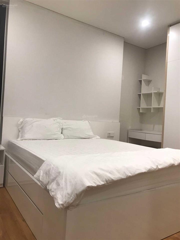 Cho thuê căn hộ home city 70m2, 2pn, đầy đủ đồ, nhà đẹp, giá 15 triệu/tháng.  0904 696 ***