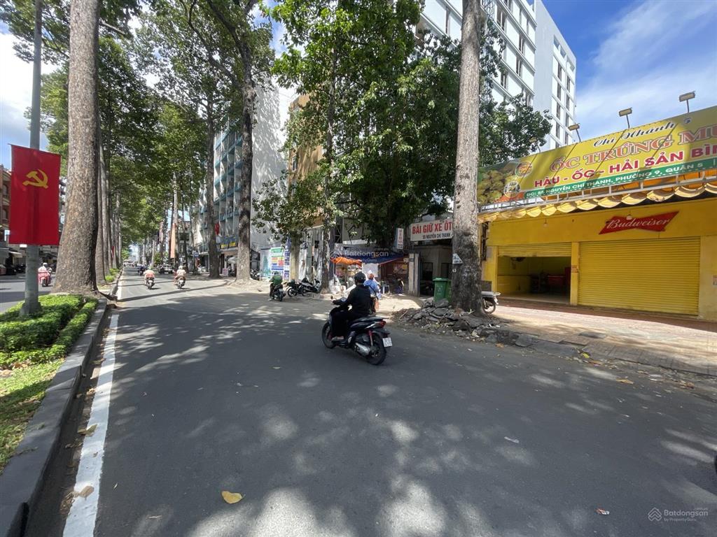 Vị trí thuận lợi kinh doanh, diện tích đất lớn phù hợp xây dựng tòa nhà