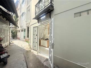 Chỉ 2,3 tỷ  3 tầng  hẻm xe hơi 5m  sát mặt tiền thích quảng đức