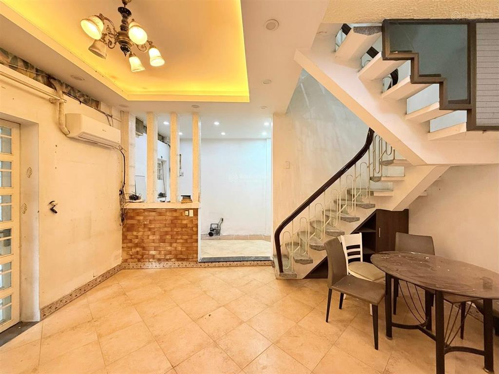 Nhà q.1 sát mặt tiền  5 tầng btct 4pn master  dt 40m ngang 6m xây full sổ a4  chỉ 9.x tỷ.