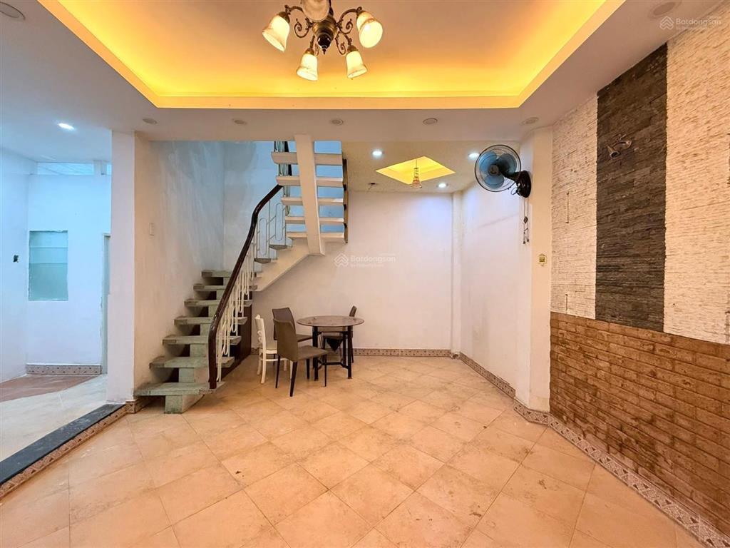 Nhà q.1 sát mặt tiền  5 tầng btct 4pn master  dt 40m ngang 6m xây full sổ a4  chỉ 9.x tỷ.