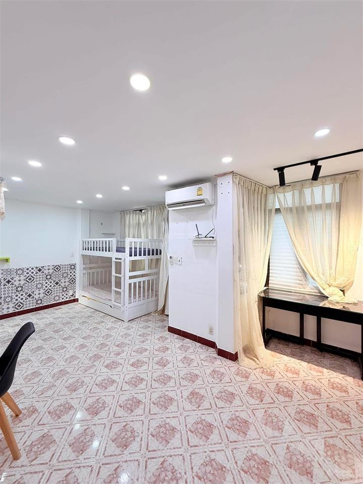 Nhà q.1 sát mặt tiền  5 tầng btct 4pn master  dt 40m ngang 6m xây full sổ a4  chỉ 9.x tỷ.