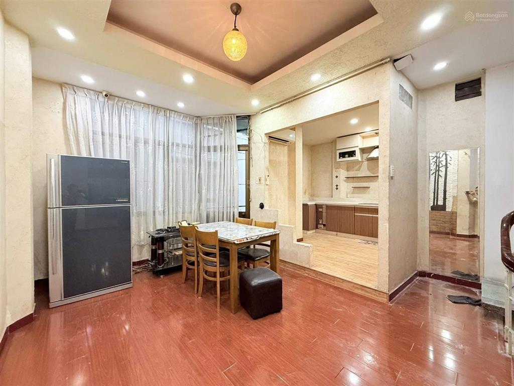 Nhà q.1 sát mặt tiền  5 tầng btct 4pn master  dt 40m ngang 6m xây full sổ a4  chỉ 9.x tỷ.