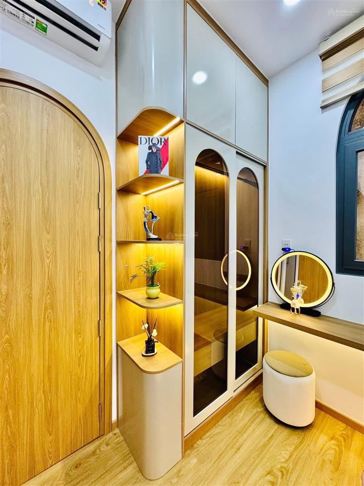 Xe hơi cách 15m  nhà đẹp 3 tầng btct hoàn công đủ  2pn 3wc full nội thất  sd 60m sổ a4  3.xtỷ