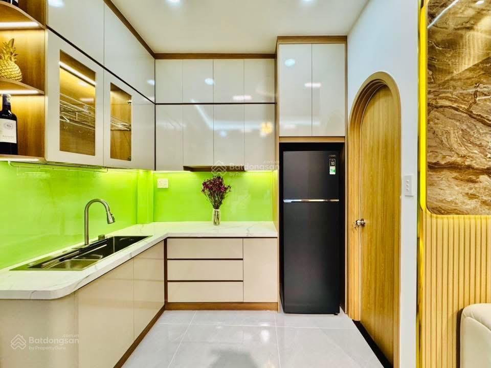 Xe hơi cách 15m  nhà đẹp 3 tầng btct hoàn công đủ  2pn 3wc full nội thất  sd 60m sổ a4  3.xtỷ