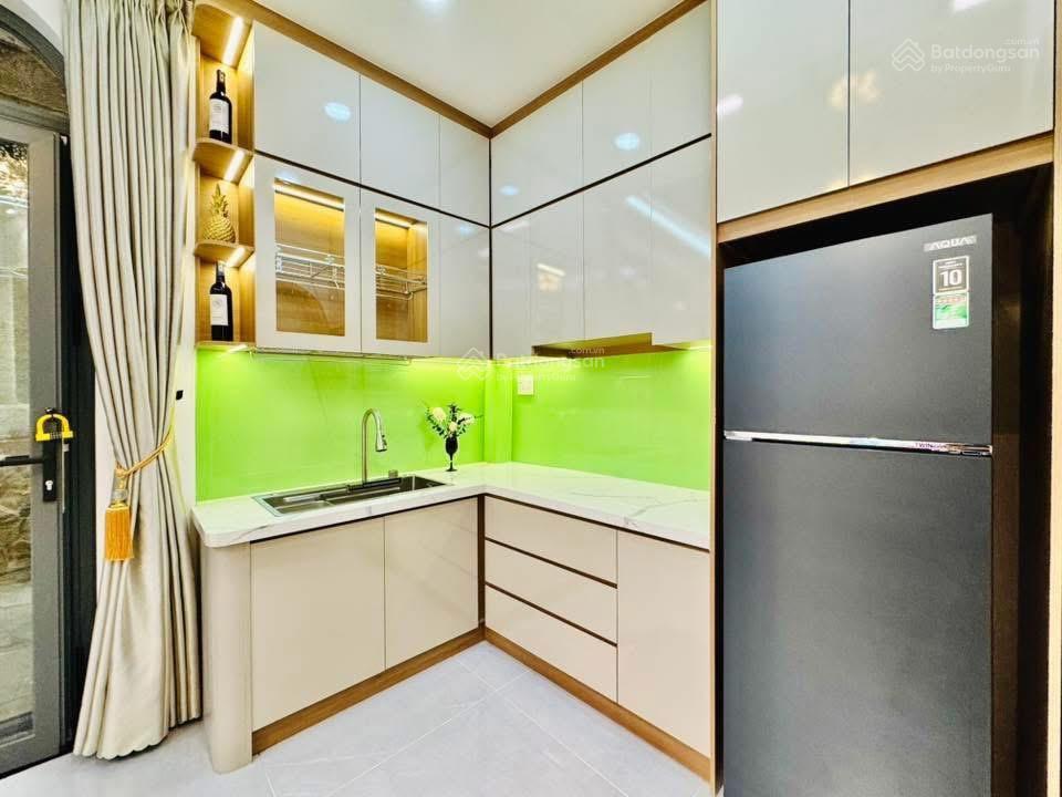 Xe hơi cách 15m  nhà đẹp 3 tầng btct hoàn công đủ  2pn 3wc full nội thất  sd 60m sổ a4  3.xtỷ