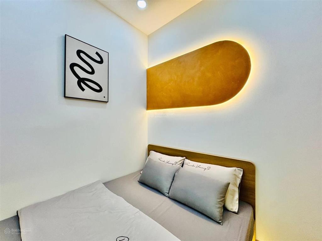 Xe hơi cách 15m  nhà đẹp 3 tầng btct hoàn công đủ  2pn 3wc full nội thất  sd 60m sổ a4  3.xtỷ