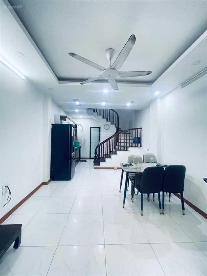 Bán nhà 5 tầng ngọc trục, 48m2, 30m ra ô tô, nhà xây chắc chắn, 3 bước ra lê quang đạo, giá 6.2 tỷ