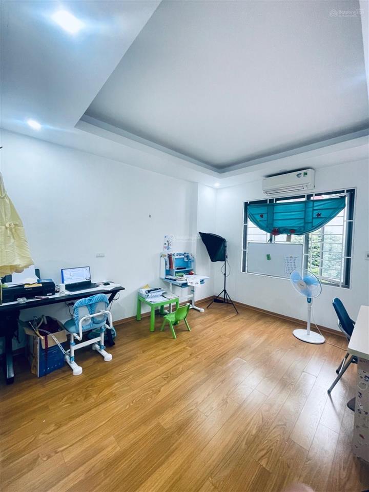 Bán nhà 5 tầng ngọc trục, 48m2, 30m ra ô tô, nhà xây chắc chắn, 3 bước ra lê quang đạo, giá 6.2 tỷ