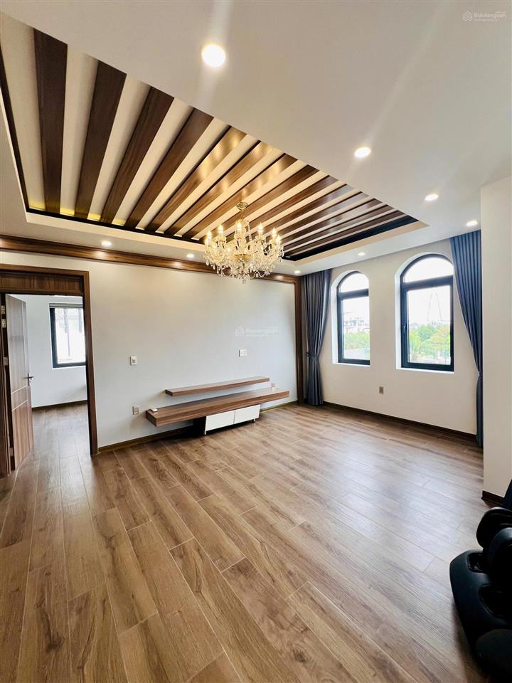 Bán biệt thự song lập 144m². full nội thất cao cấp  thang máy. giá chỉ 21 tỷ view công viên