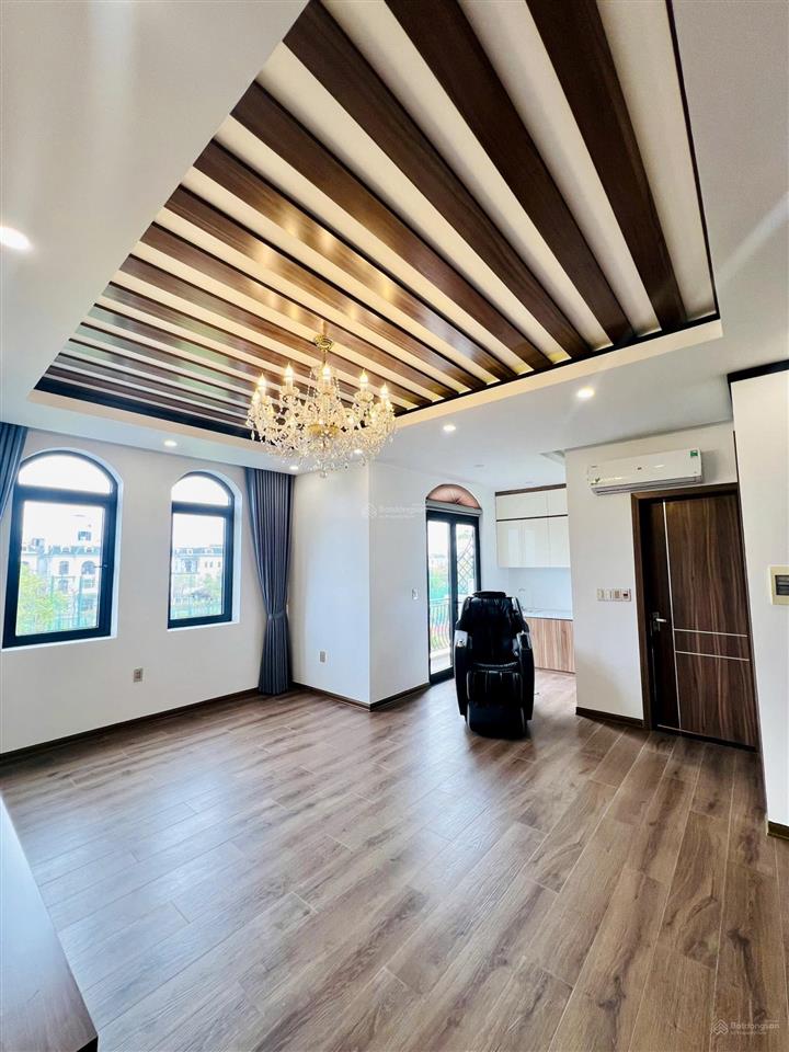 Bán biệt thự song lập 144m². full nội thất cao cấp  thang máy. giá chỉ 21 tỷ view công viên