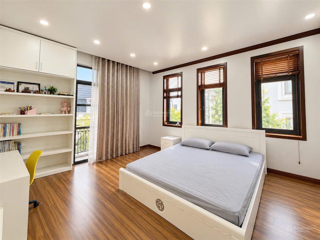 Bán song lập paris 200m2  vinhomes imperia  giá chỉ 23.6 tỷ  full nội thất