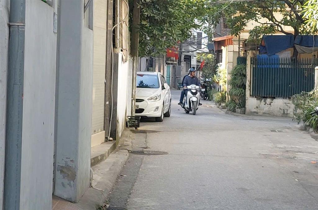 Cc cần bán nhà ngọc thuỵ dt 25m2 xây 3 tầng  lô góc oto vào nhà  mua bán pháp lý rõ ràng