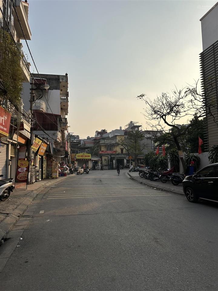 Cc cần bán nhà ngọc thuỵ dt 25m2 xây 3 tầng  lô góc oto vào nhà  mua bán pháp lý rõ ràng