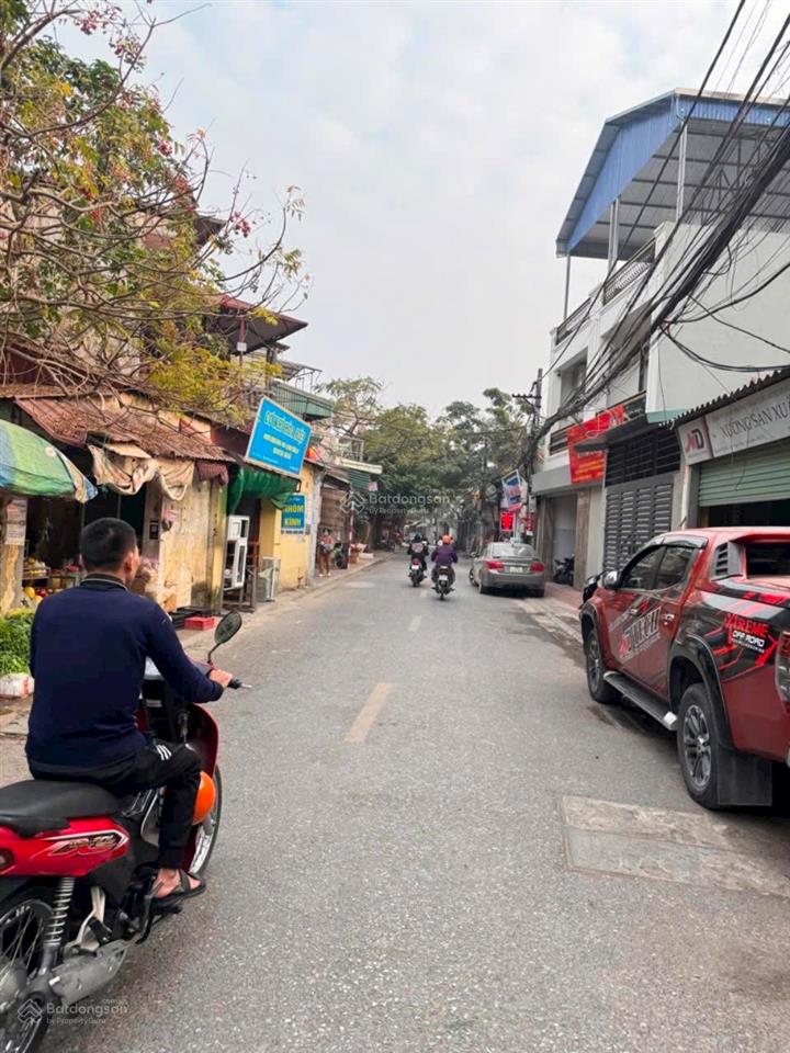Cc cần bán nhà phố bắc cầu  ô tô tránh vỉa hè  dt 54m2 dân xây 3 tầng. tiềm năng tăng giá tốt