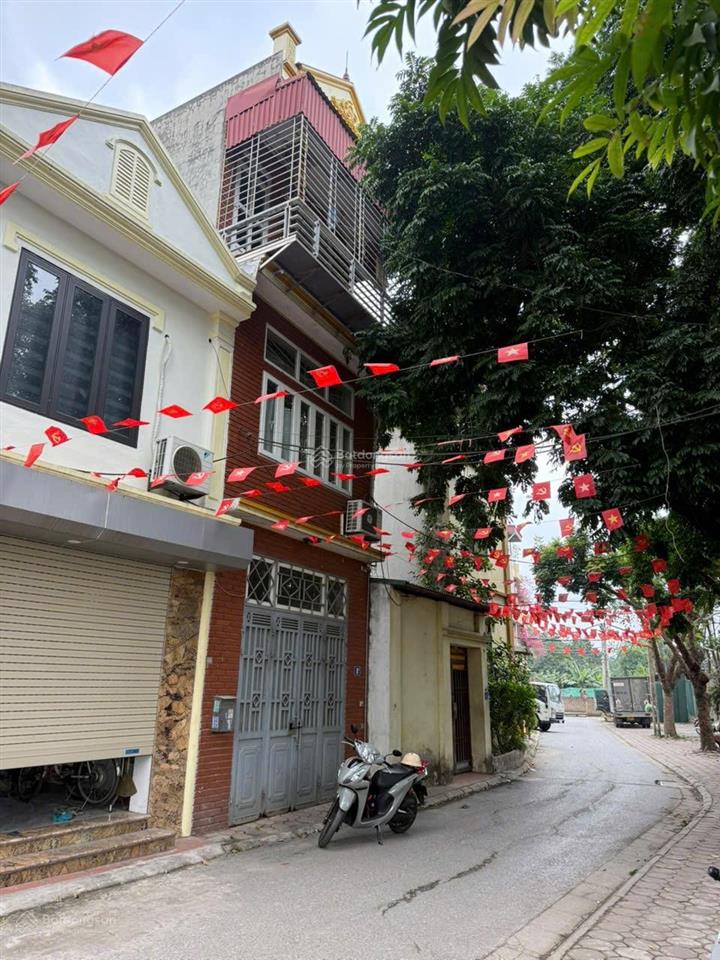 Cc cần bán nhà phố bắc cầu  ô tô tránh vỉa hè  dt 54m2 dân xây 3 tầng. tiềm năng tăng giá tốt