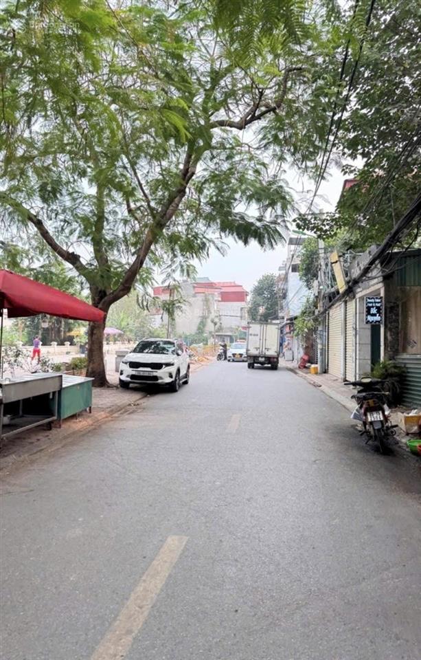 Cc cần bán nhà phố bắc cầu  ô tô tránh vỉa hè  dt 54m2 dân xây 3 tầng. tiềm năng tăng giá tốt