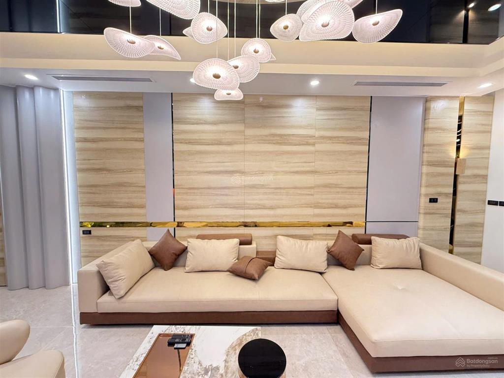 Chính chủ cần bán căn nhà đẹp mới long lanh  ngọc thuỵ giá tốt dt 80m 5tầng thang máy  2 thoáng