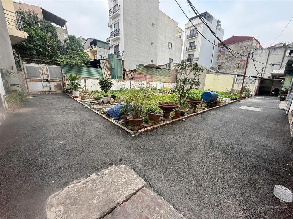 Cc cần bán mảnh đất đầu tư phúc lợi  dt 57m  mt hơn 5m nở hậu  xây ở đầu tư lâu dài quá ngon