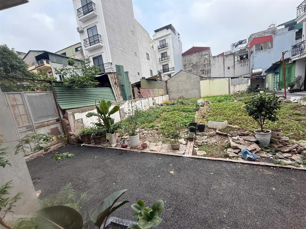 Cc cần bán mảnh đất đầu tư phúc lợi  dt 57m  mt hơn 5m nở hậu  xây ở đầu tư lâu dài quá ngon
