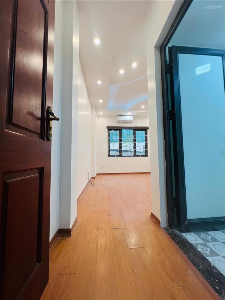 Cc bán nhà phố trạm  40m 5 tầng nhà đẹp  cách aeon lb 200m bạt ngàn tiện ích  giá rẻ