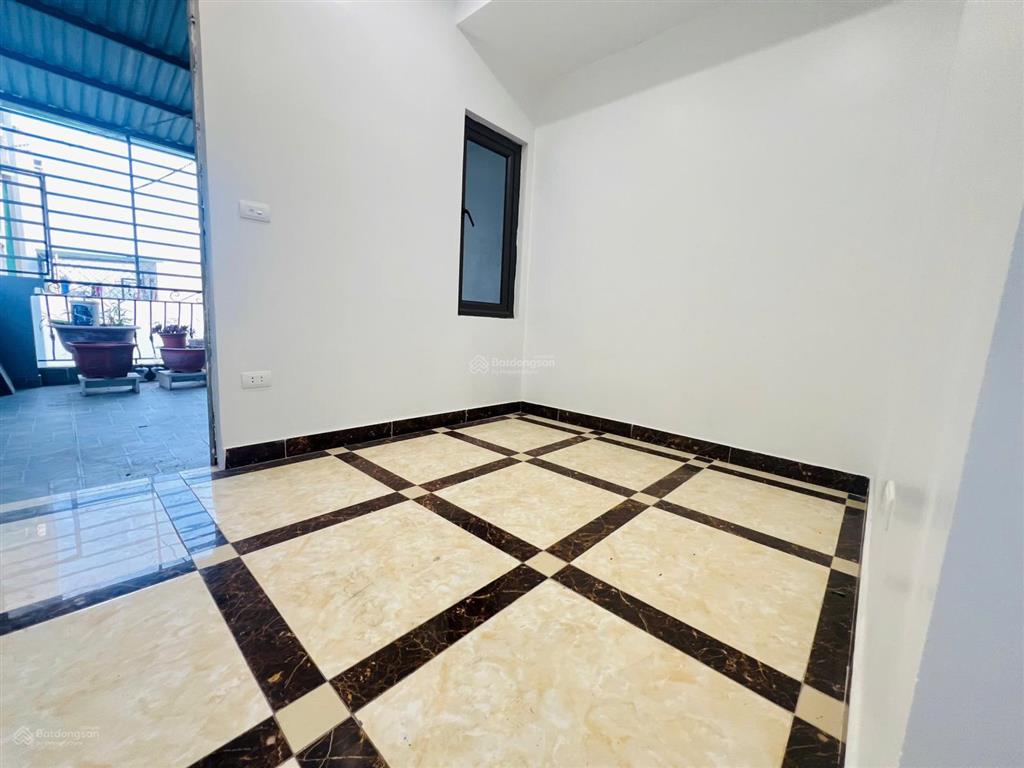 Cc bán nhà phố trạm  40m 5 tầng nhà đẹp  cách aeon lb 200m bạt ngàn tiện ích  giá rẻ