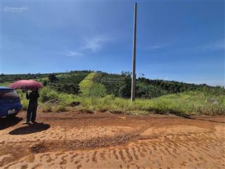 Đất rẻ giá đầu tư đường chính vào hồ ngọc