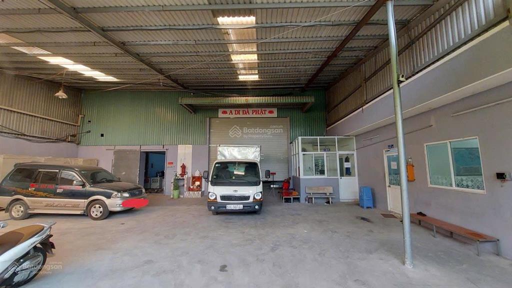 Bán xưởng khủng btân 1.300m2 ngang 20.5x 65m có điện mặt trời 100kwp hiếm chỉ 2x tỷ