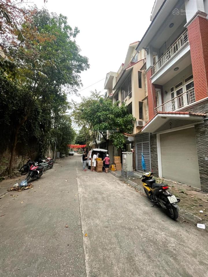Tôi có căn biệt thự liền kề ở ngõ 309 tam trinh cần bán.. diện tích gần 102 có nhà 4 tầng, 34 tỷ