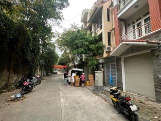 Tôi có căn biệt thự liền kề ở ngõ 309 tam trinh cần bán.. diện tích gần 102 có nhà 4 tầng, 34 tỷ