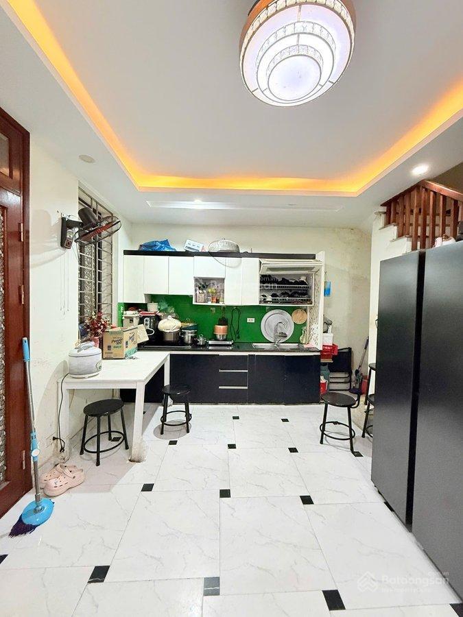 Bán nhà mễ trì hạ 30m x 5 tầng dân xây 3 ngủ, ngõ nông 3 gác đỗ, 50m ra ô tô, gần chợ & nvh