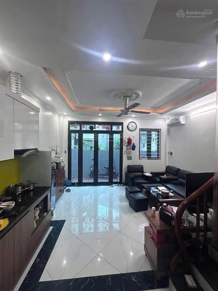 Bán nhà riêng mễ trì hạ lô góc 2 thoáng, 30m² xây 5 tầng, 3 ngủ, ngõ nông, 3 gác đỗ, nhà mới đẹp