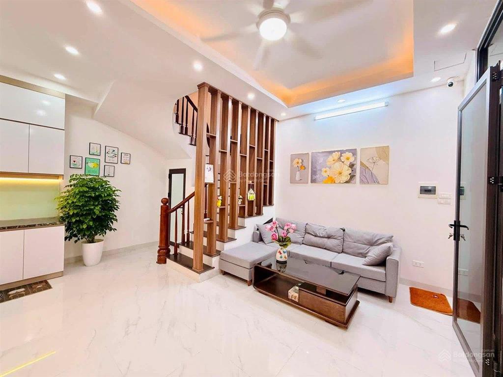 Bán nhà ngõ 8 lê quang đạo 31m2 * 6 tầng, 4 ngủ, ô tô đỗ cửa, mặt tiền rộng, nhà mới, full nội thất