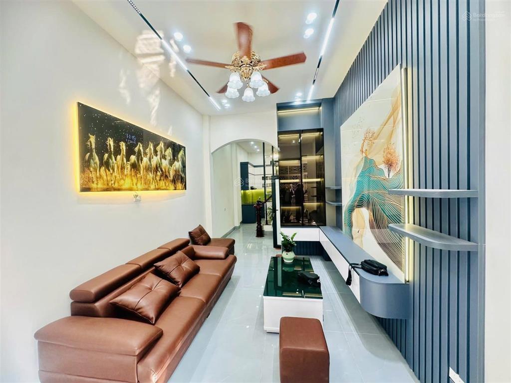 Bán nhà phố lê quang đạo, phú đô 35m * 5 tầng ô chờ thang máy, 5 ngủ, ngõ to rộng, thoáng trước sau
