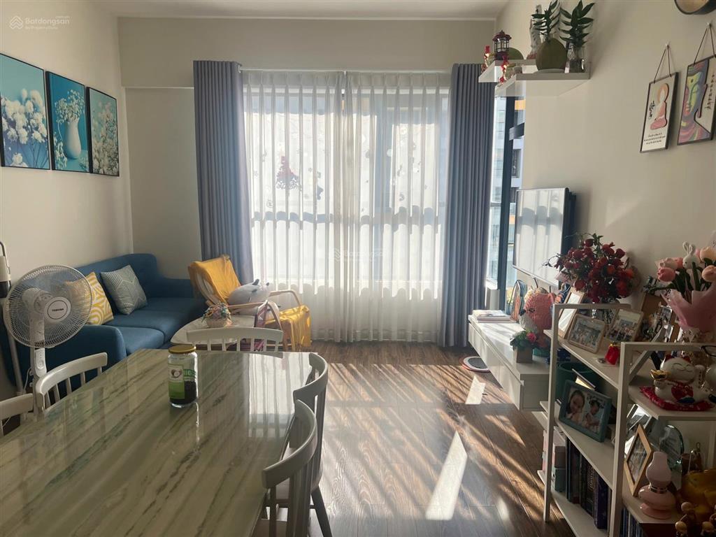 Cần cho thuê căn hộ 72m2 view đông, giá 10 triệu, có 2 máy lạnh.  0936 894 *** minh thanh
