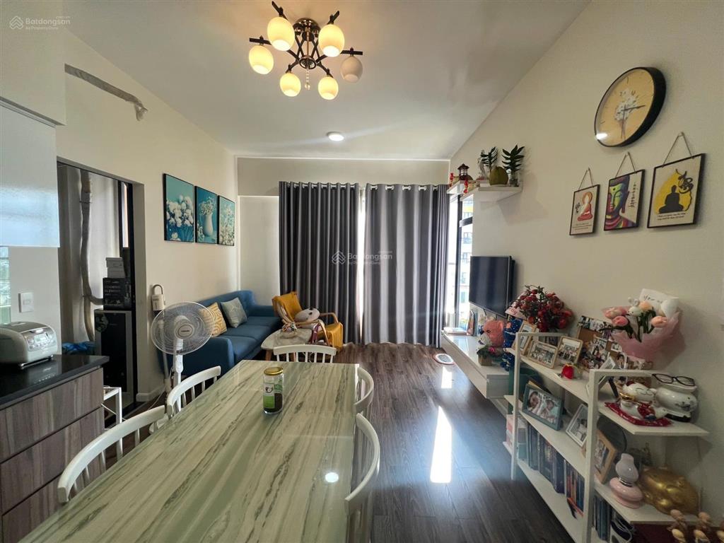 Cần cho thuê căn hộ 72m2 view đông, giá 10 triệu, có 2 máy lạnh.  0936 894 *** minh thanh