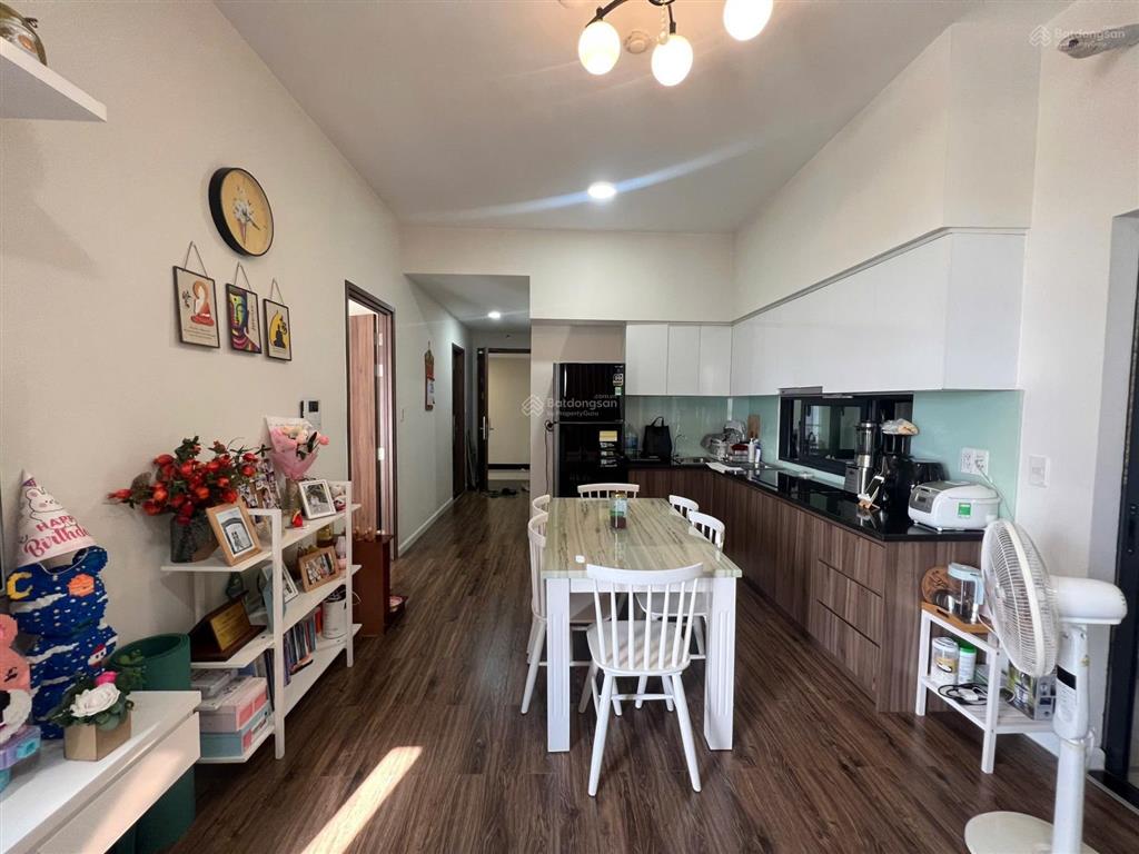 Cần cho thuê căn hộ 72m2 view đông, giá 10 triệu, có 2 máy lạnh.  0936 894 *** minh thanh
