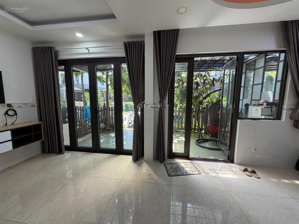 Cần bán căn nhà phố camellia garden 93m2 giá 8,2 tỷ full thuế phí.  0936 894 *** minh thanh