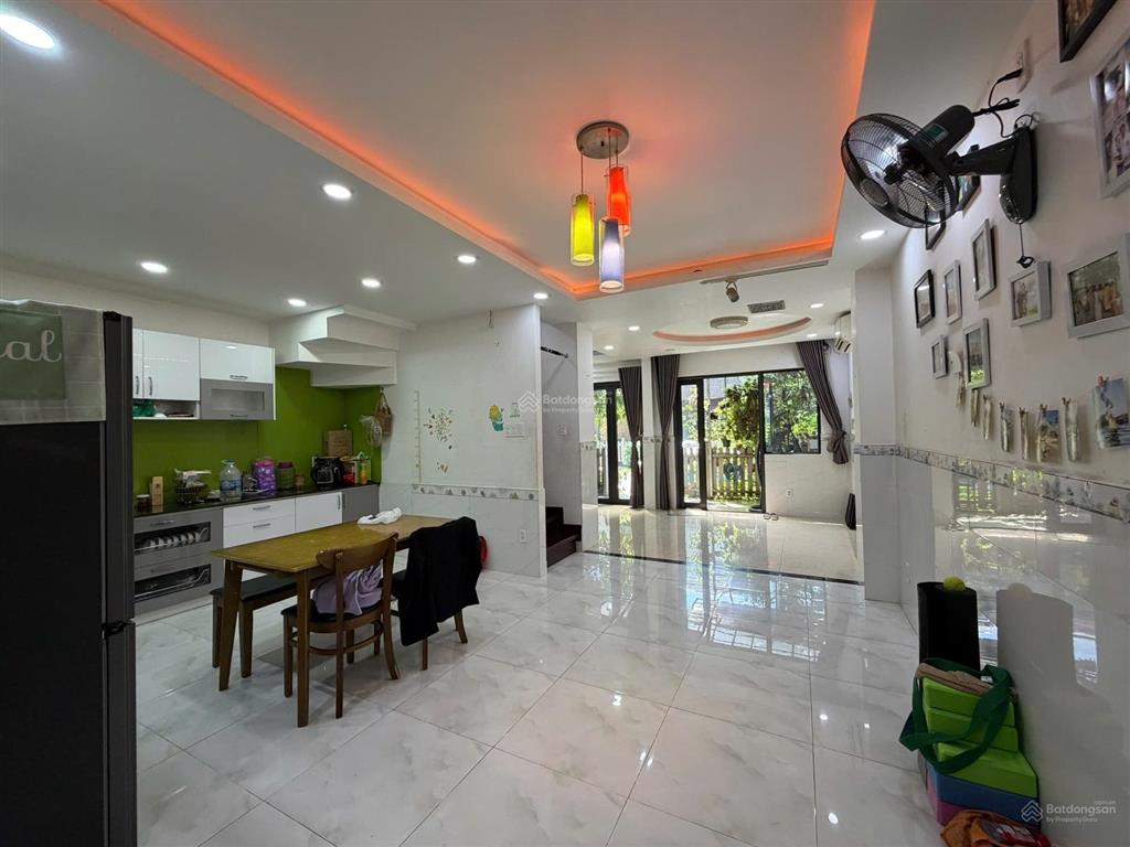Cần bán căn nhà phố camellia garden 93m2 giá 8,2 tỷ full thuế phí.  0936 894 *** minh thanh