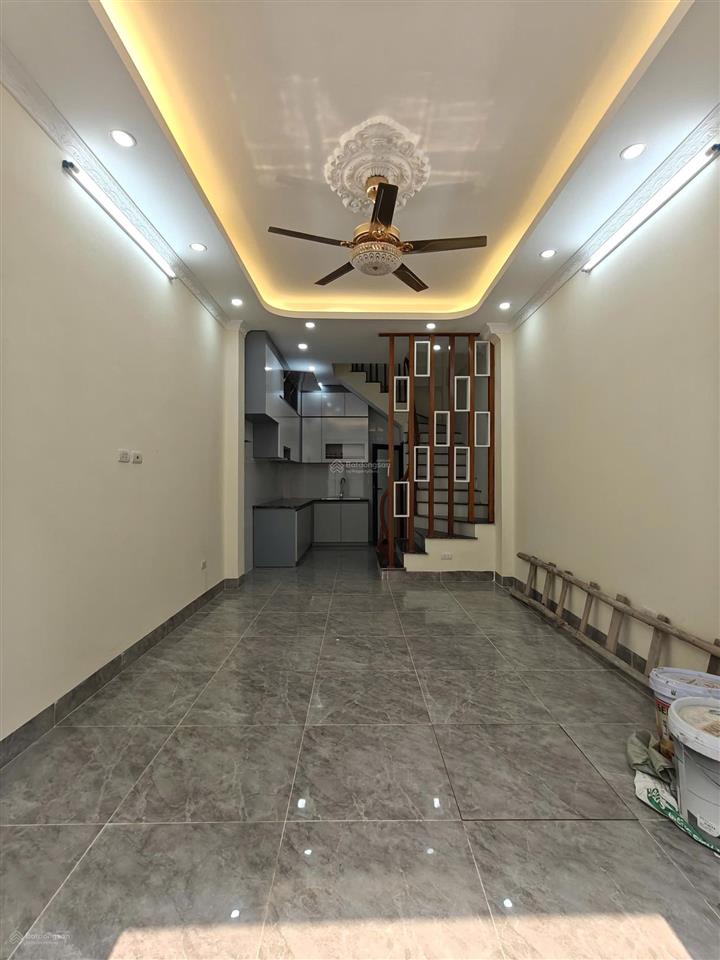 Nhà phú minh ô tô đỗ cổng 5 tầng mới koong nhà dân xây, độc lập, kết cấu chắc chắn