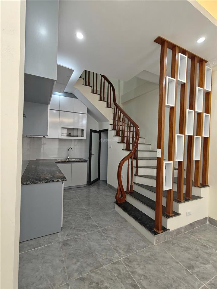 Nhà phú minh ô tô đỗ cổng 5 tầng mới koong nhà dân xây, độc lập, kết cấu chắc chắn