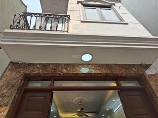 Nhà phú minh ô tô đỗ cổng 5 tầng mới koong nhà dân xây, độc lập, kết cấu chắc chắn