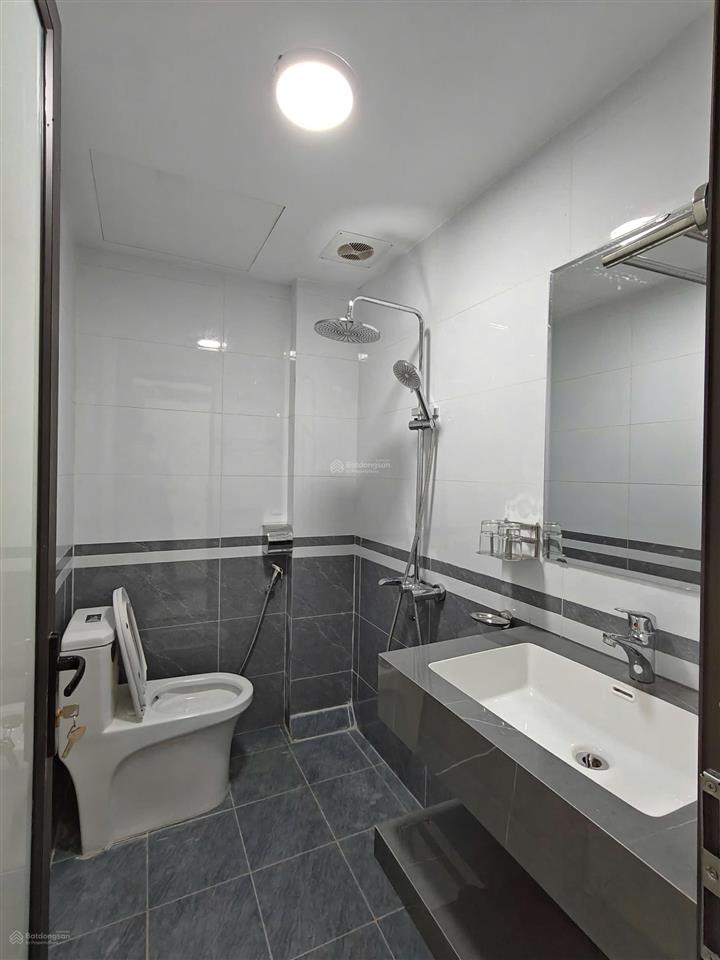 Nhà phú minh ô tô đỗ cổng 5 tầng mới koong nhà dân xây, độc lập, kết cấu chắc chắn