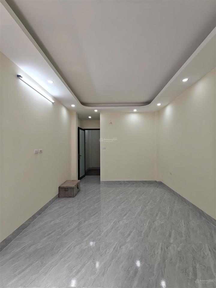 Nhà phú minh ô tô đỗ cổng 5 tầng mới koong nhà dân xây, độc lập, kết cấu chắc chắn