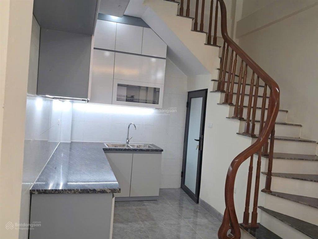 Nhà phú minh ô tô đỗ cổng 5 tầng mới koong nhà dân xây, độc lập, kết cấu chắc chắn