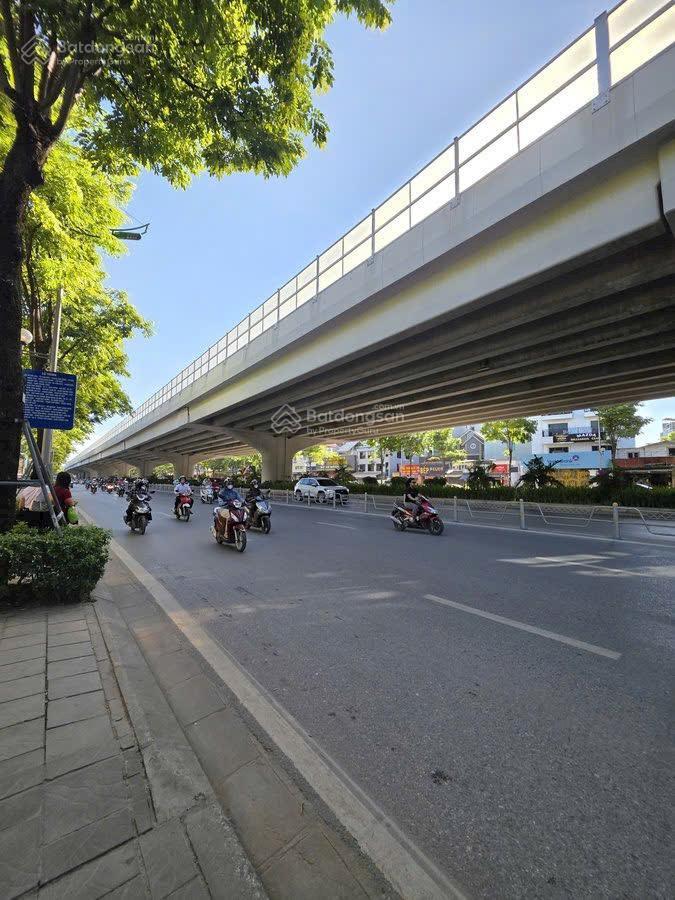 Bắc từ liêm  mặt tiền 9,6m ngõ rộng giá chỉ 8.x tỷ. diện tích 83m2, mặt tiền rộng